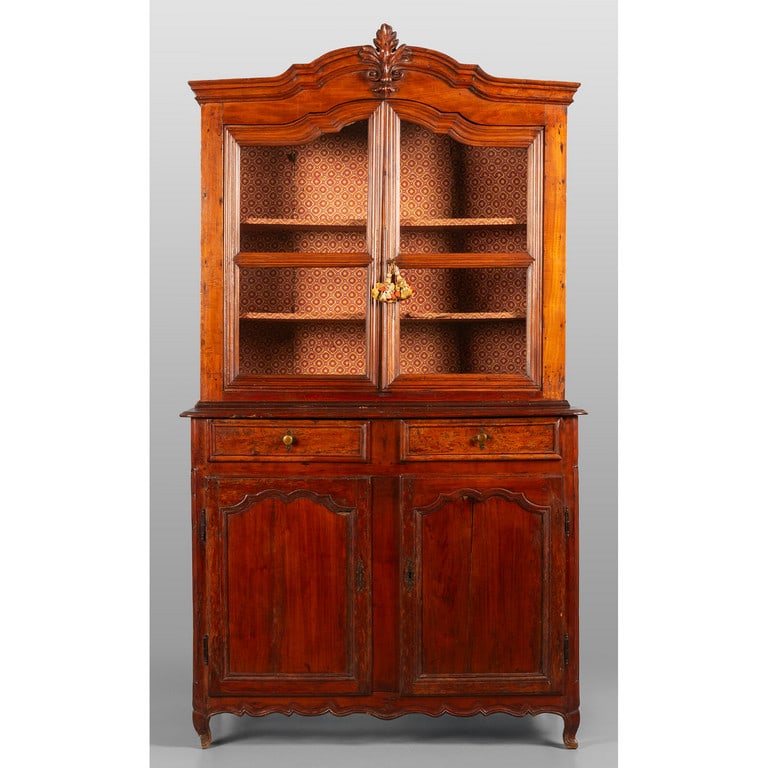 Credenza con alzata in noce intagliato, parte (1 of 3)