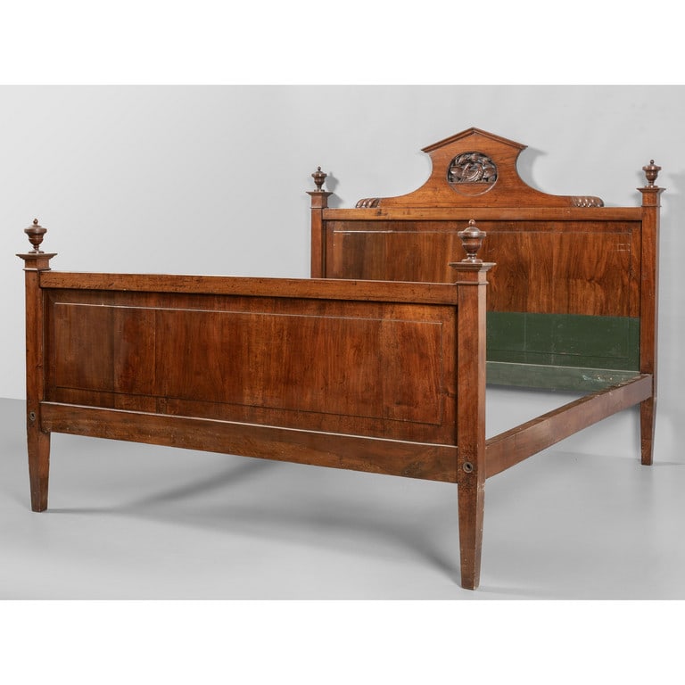 Letto Impero a due piazze lastronato in mogano: Letto Impero a due piazze lastronato in mogano sec.XIX cm.178x208xh.158