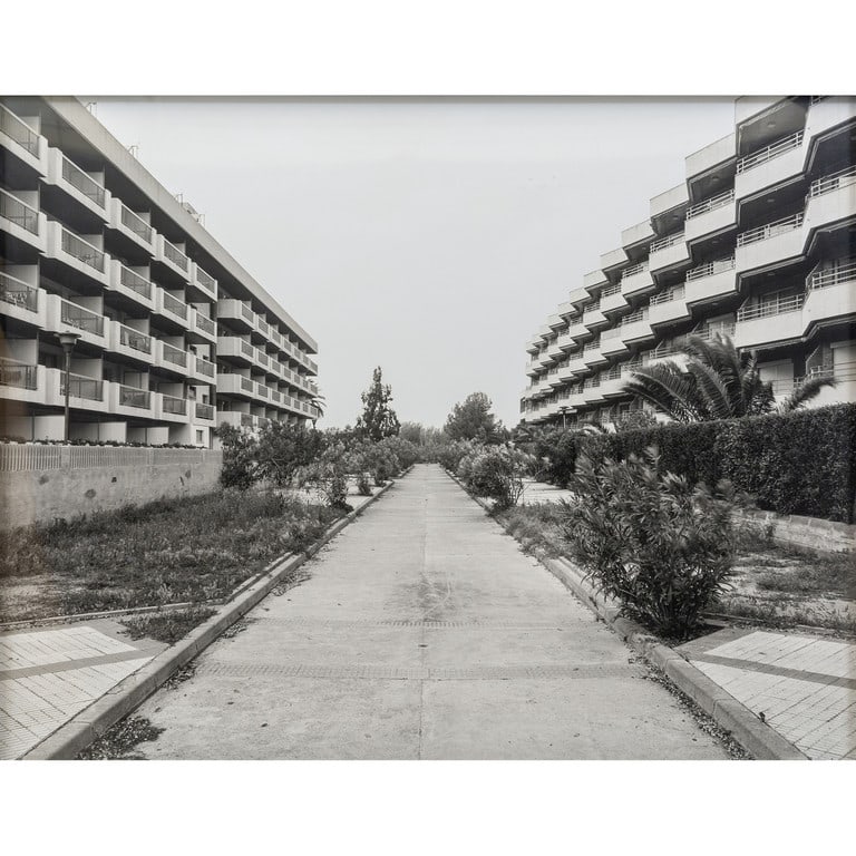 GABRIELE BASILICO (1944-2013) Cambrils: GABRIELE BASILICO (1944-2013) Cambrils 1993-2002 stampa ai sali d'argento cm 90x115 esemplare 2/15 certificato firmato dall'artista con N. di archivio 93 B 3-16-8 provenienza: Studio dell'Artista Camb