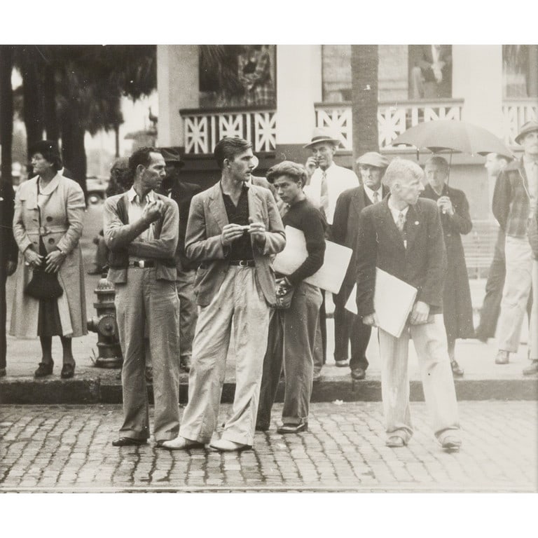 WALKER EVANS (1903-1975) Senza: WALKER EVANS (1903-1975) Senza titolo fotografia cm 13x16 provenienza: Fondazione Remotti, Camogli (GE) Untitled photography 5,11x6,29 in provenance: Fondazione Remotti, Camogli (GE)