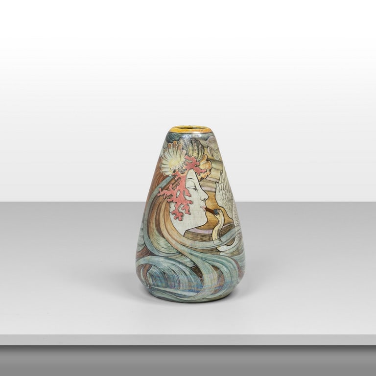 UN VASO, anni '20. Ceramica decorata con