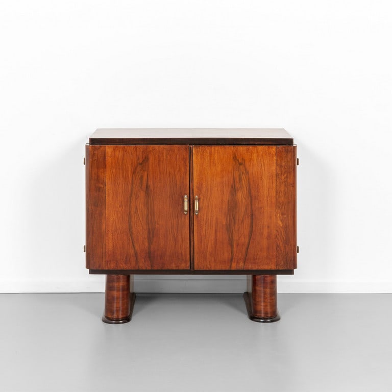 UN MOBILE BAR, anni '40. Legno di noce, (1 of 6)