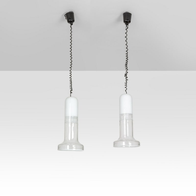 ROBERTO PAMIO, RENATO TOSO, LEUCOS, 1966.: ROBERTO PAMIO, RENATO TOSO, LEUCOS, 1966. Due lampade a sospensione 'Tokyo'. Vetro a triplo incalmo, opalino, trasparente con canne verticali e trasparente con bordo bianco. Marchi della Manifattura i