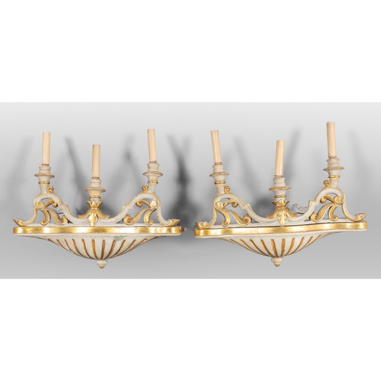 Coppia di mensole in legno finemente intagliato, (1 of 2)