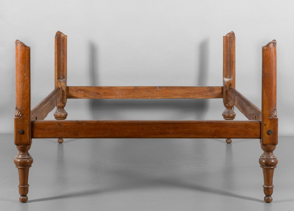Letto a cartoccio Lugi XVI in noce, Genova fine (1 of 2)