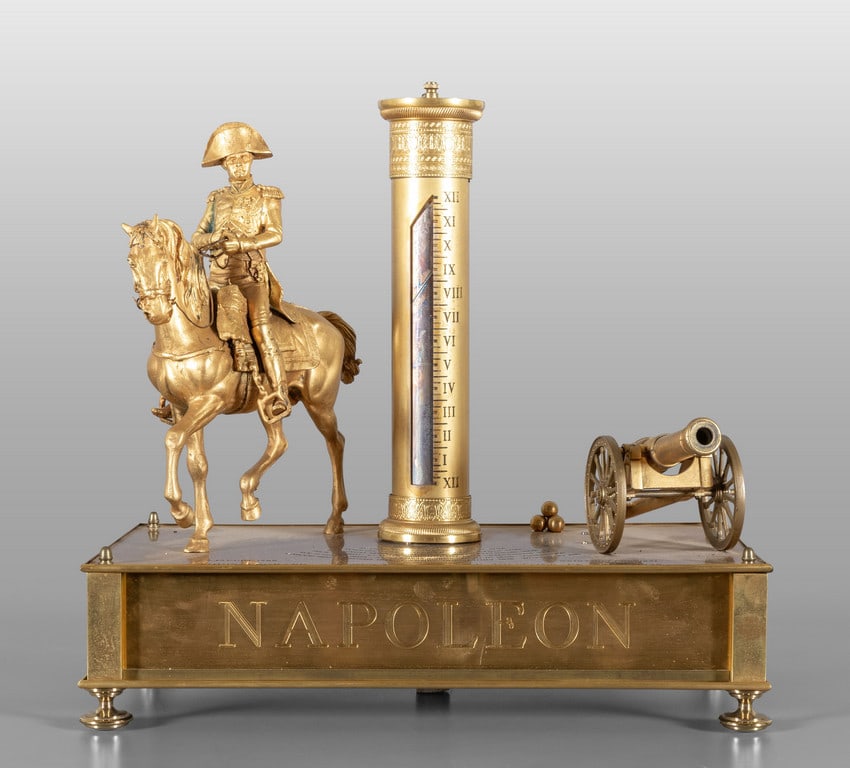 Pendola in bronzo dorato con figura di Napoleone: Pendola in bronzo dorato con figura di Napoleone e cannone, Francia sec.XIX cm. 40x23 h. 40