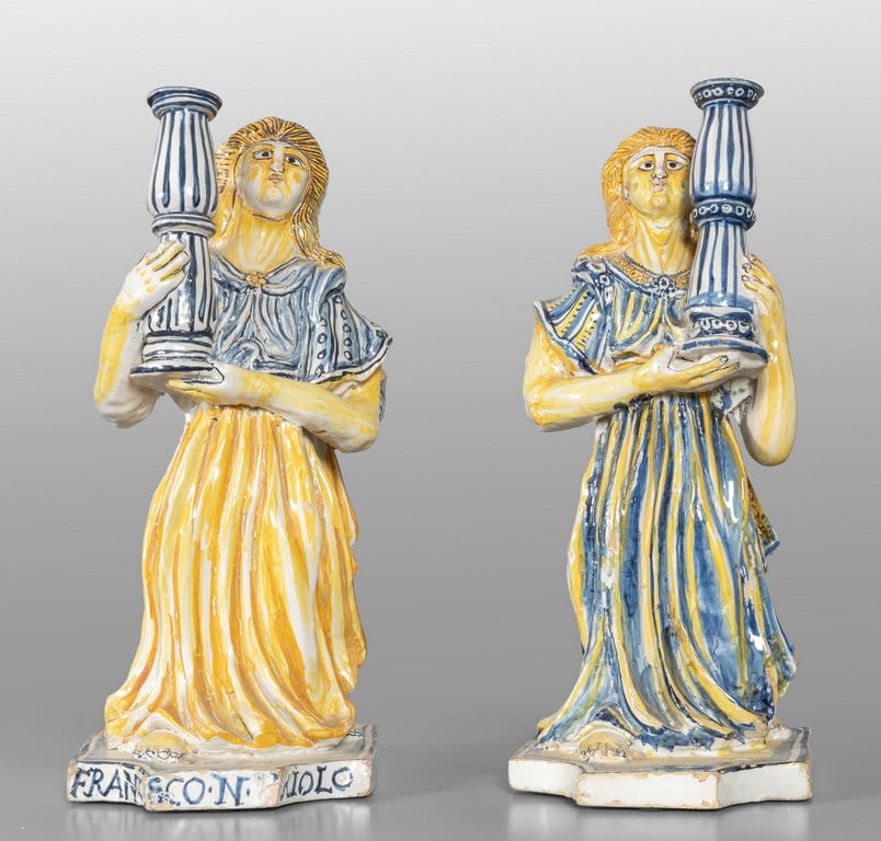 Coppia di angeli reggicandela in maiolica (1 of 3)
