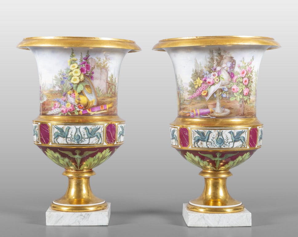 Coppia di vasi in porcellana policroma decorati (1 of 1)