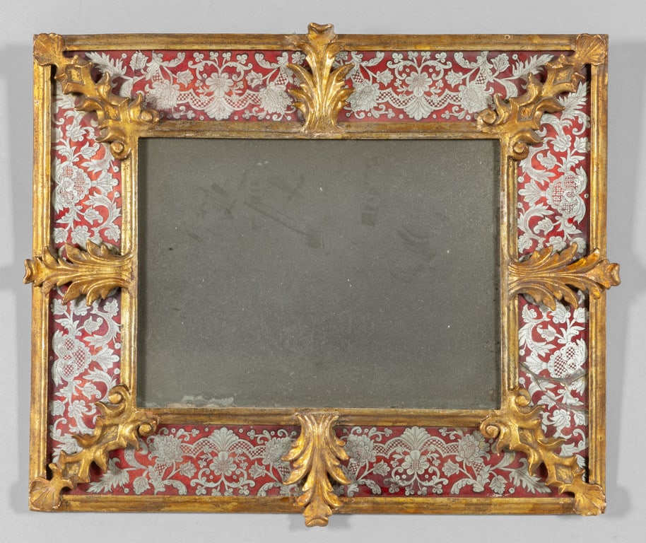 Specchiera in legno finemente intagliato e dorato (1 of 2)