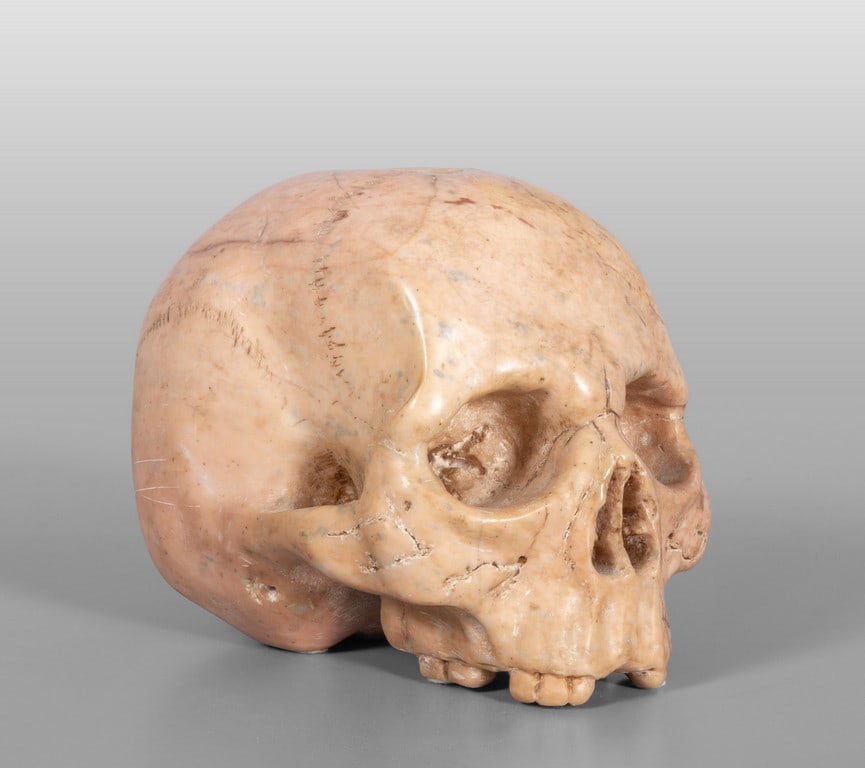 Teschio, scultura in marmo giallo di Siena, inizi (1 of 2)