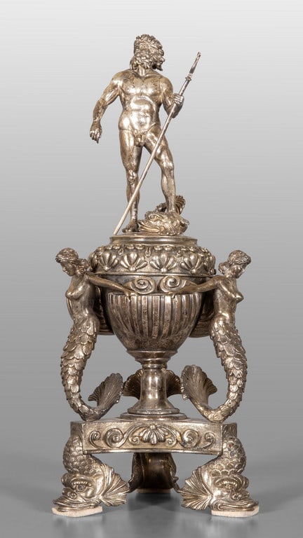 Grande saliera raffigurante Nettuno sorretto da (1 of 2)