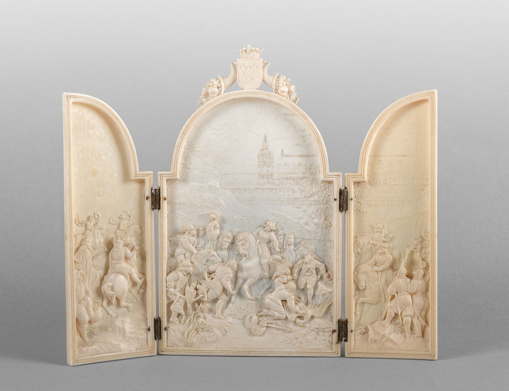 Scena di cavalieri, trittico in avorio scolpito, (1 of 2)