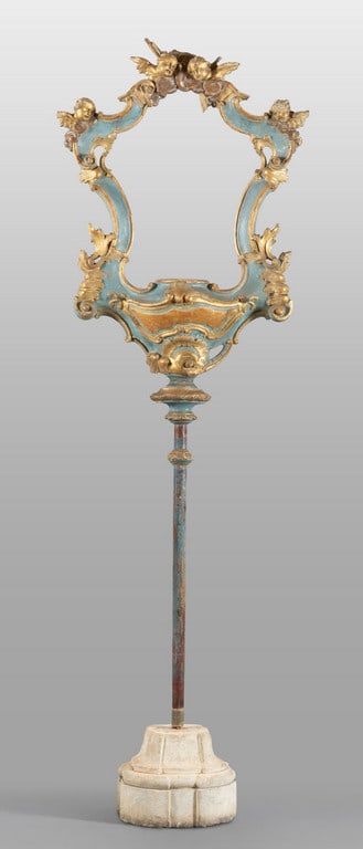 Tabernacolo processionale in legno intagliato,: Tabernacolo processionale in legno intagliato, laccato e dorato, base coeva in marmo, Roma sec.XVII h.cm.240