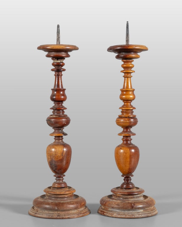 Coppia di candelieri in noce a rocchetto, (1 of 1)