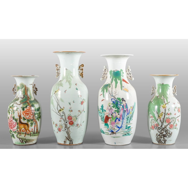 Quattro vasi in porcellana policroma con manici, (1 of 2)