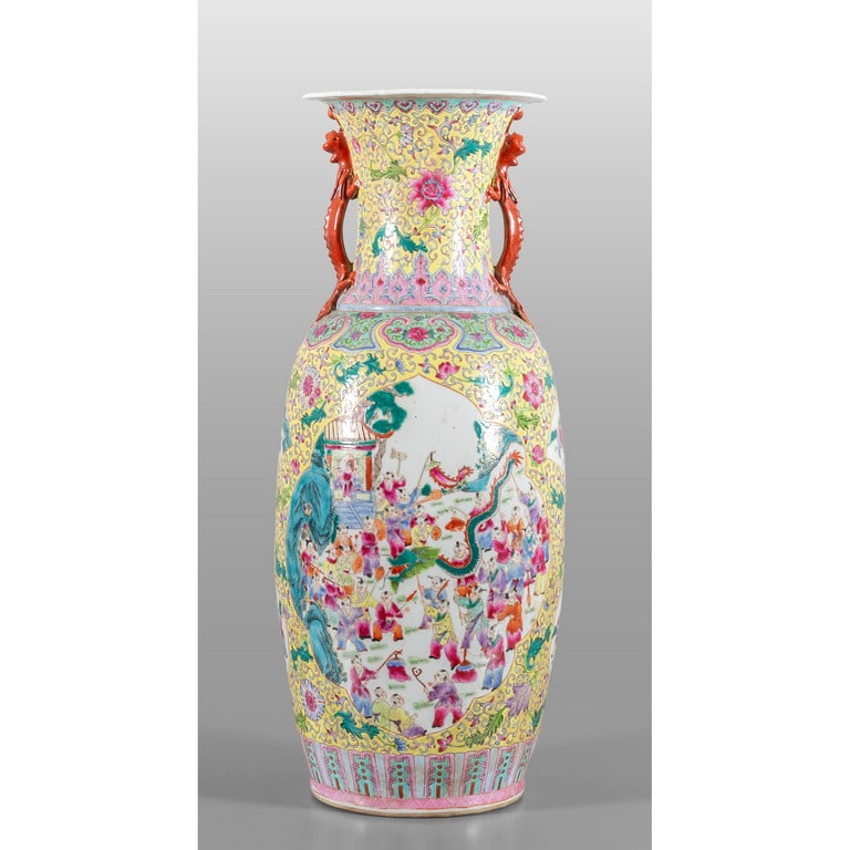 Vaso in porcellana policroma, famiglia Rosa, (1 of 2)