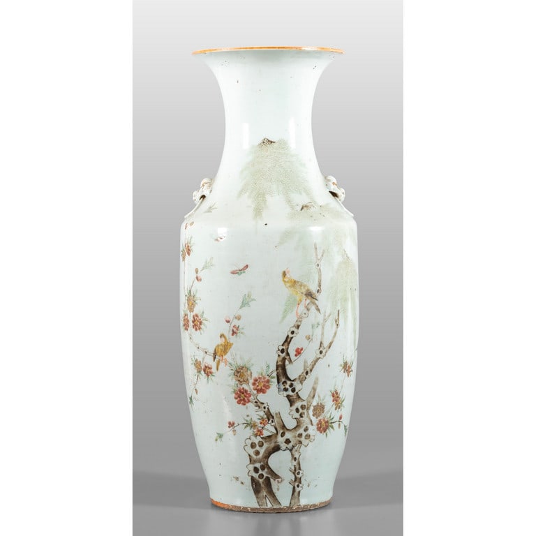 Vaso in porcellana policroma con rami fioriti e (1 of 2)