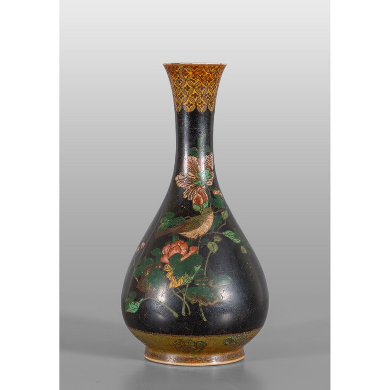 Vaso in porcellana policroma, famiglia Nera, Cina (1 of 2)