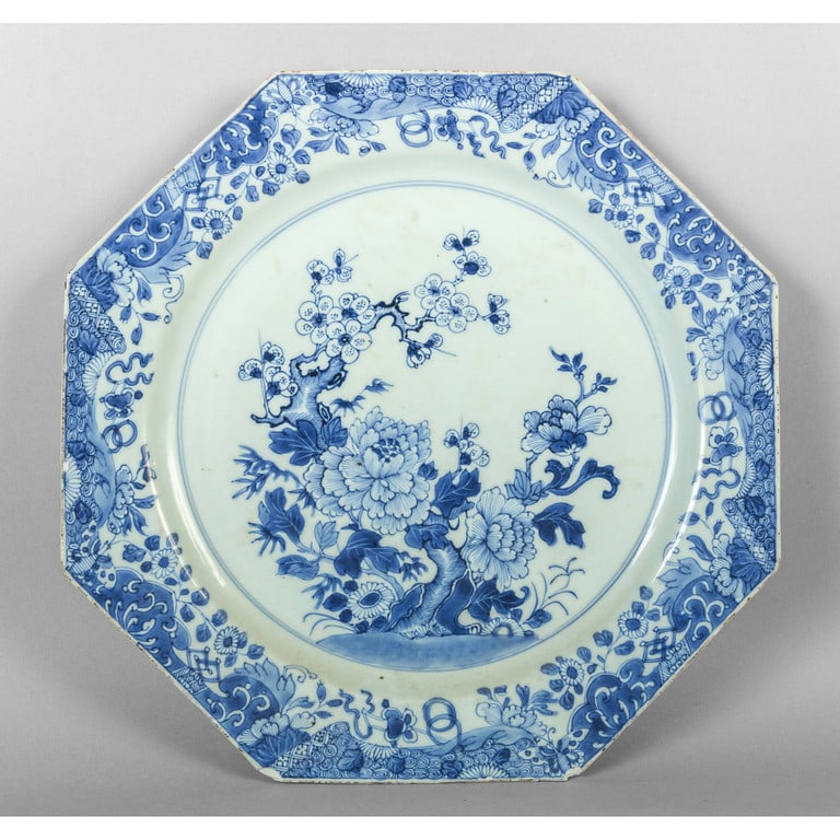 Piatto in porcellana di forma ottagonale decorato (1 of 1)