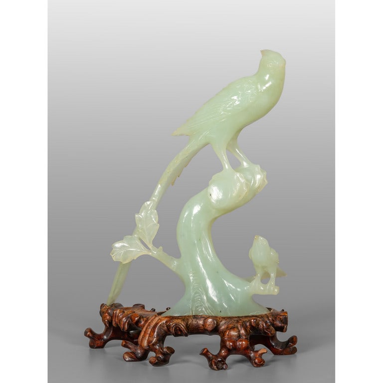 Uccellino in pietra dura, Cina sec. XX h.: Uccellino in pietra dura, Cina sec. XX h. cm.24