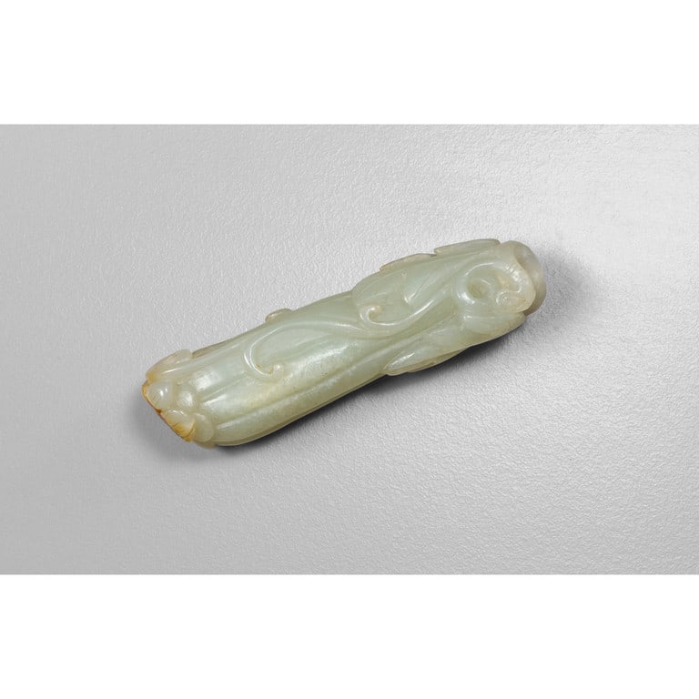 Giada bianca intagliata a foglie e farfalla, (1 of 2)