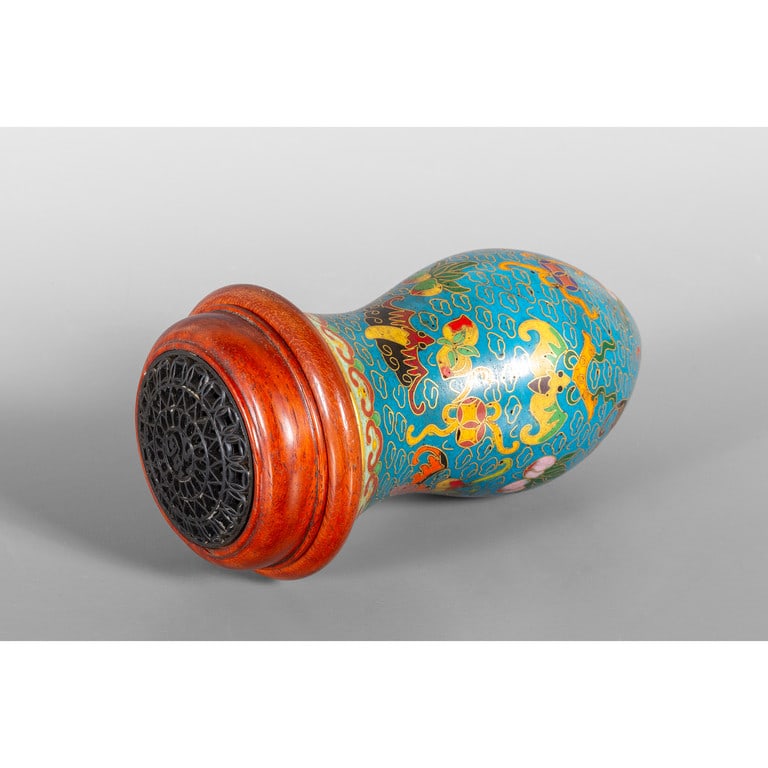 Portagrilli in bronzo cloisonnè, Cina h.cm.16: Portagrilli in bronzo cloisonnè, Cina h.cm.16