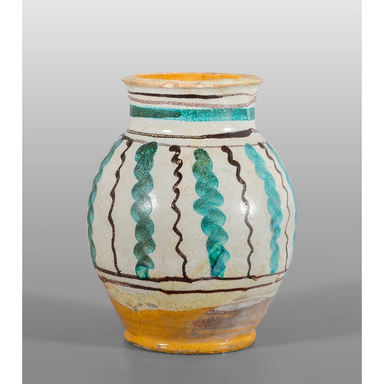 Vaso in maiolica a decoro verde e giallo,: Vaso in maiolica a decoro verde e giallo, sec.XIX h.cm.18, difetti