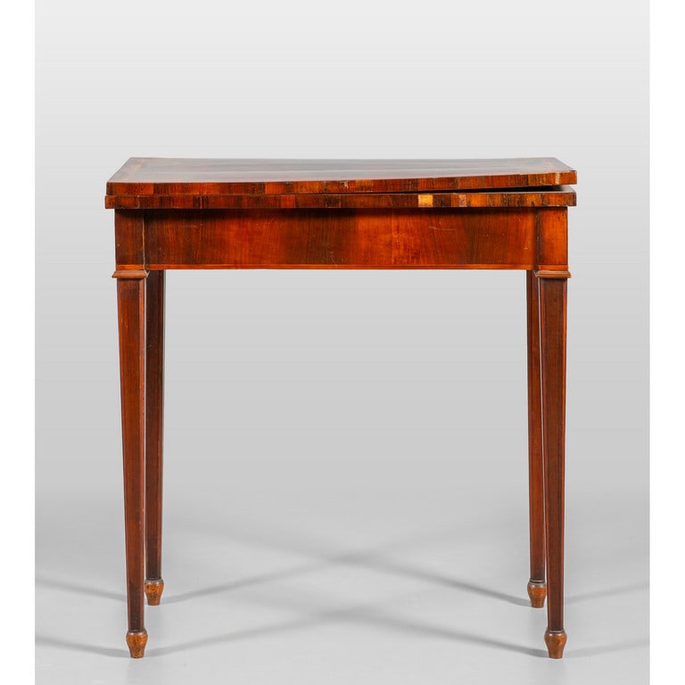 Tavolino da gioco Luigi XVI, piano apribile,: Tavolino da gioco Luigi XVI, piano apribile, lastronato in palissandro e bois de rose, Genova sec.XVIII cm. 80x40 h. 82