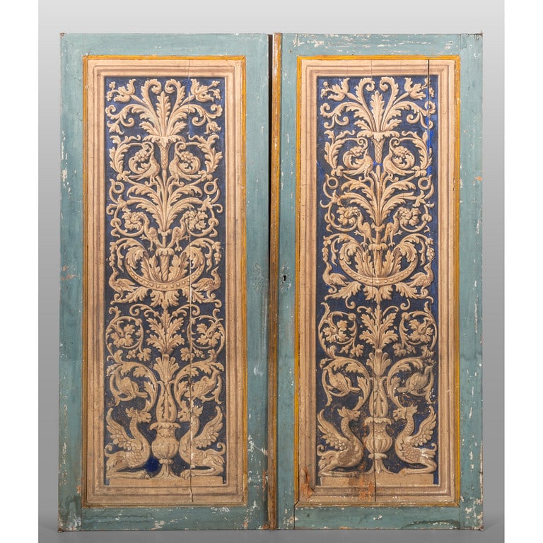 Coppia di porte laccate a fondo blu,: Coppia di porte laccate a fondo blu, sec.XIX cm. 68x162