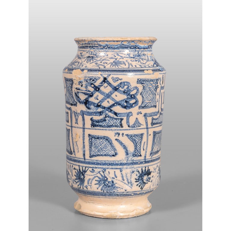 Albarello in maiolica a decorazione geometrica (1 of 2)