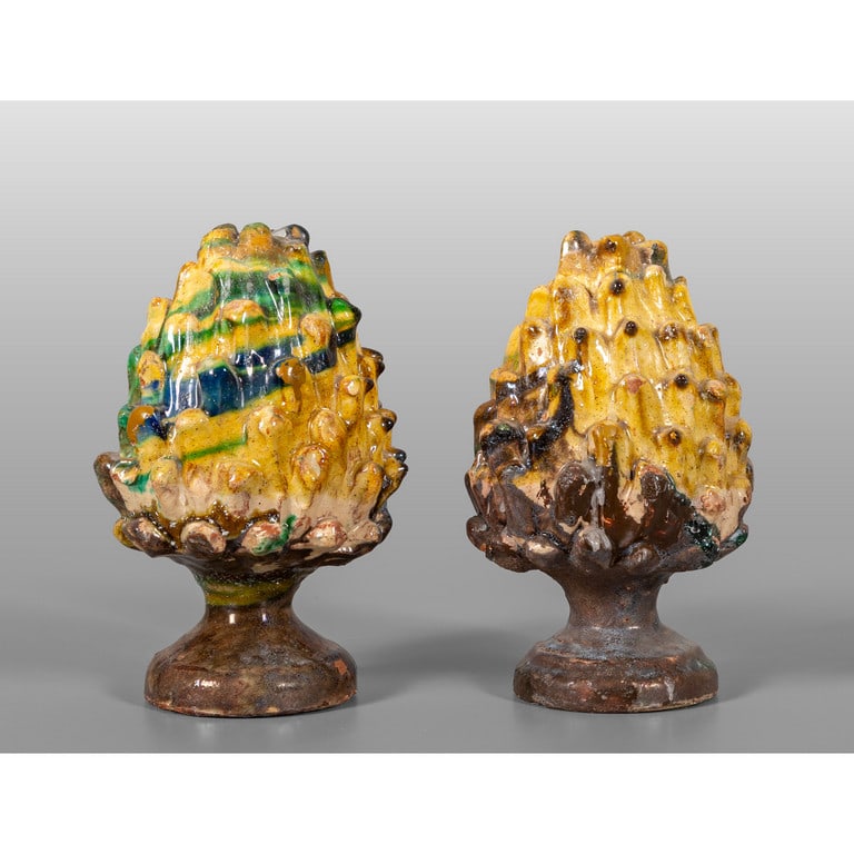 Coppia di pigne in maiolica policroma, (1 of 1)