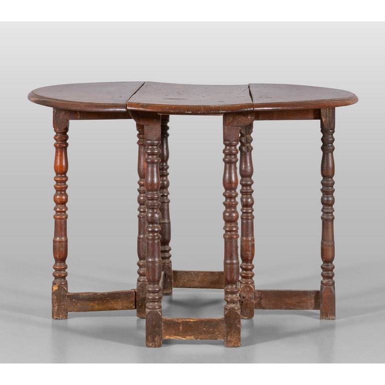 Tavolino a rocchetto con alette in noce, Italia (1 of 4)