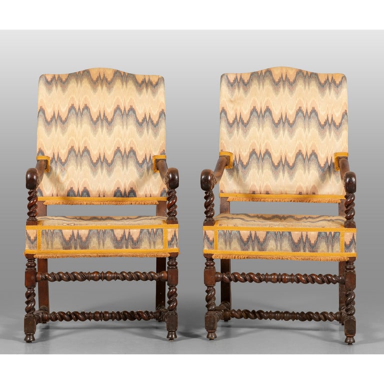 Coppia di poltrone a rocchetto in noce, Genova (1 of 2)