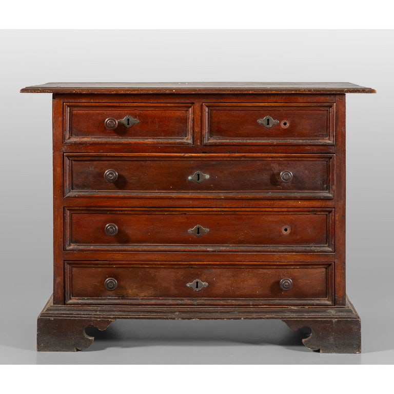 Canterano a tre cassetti più due in noce a patina (1 of 3)