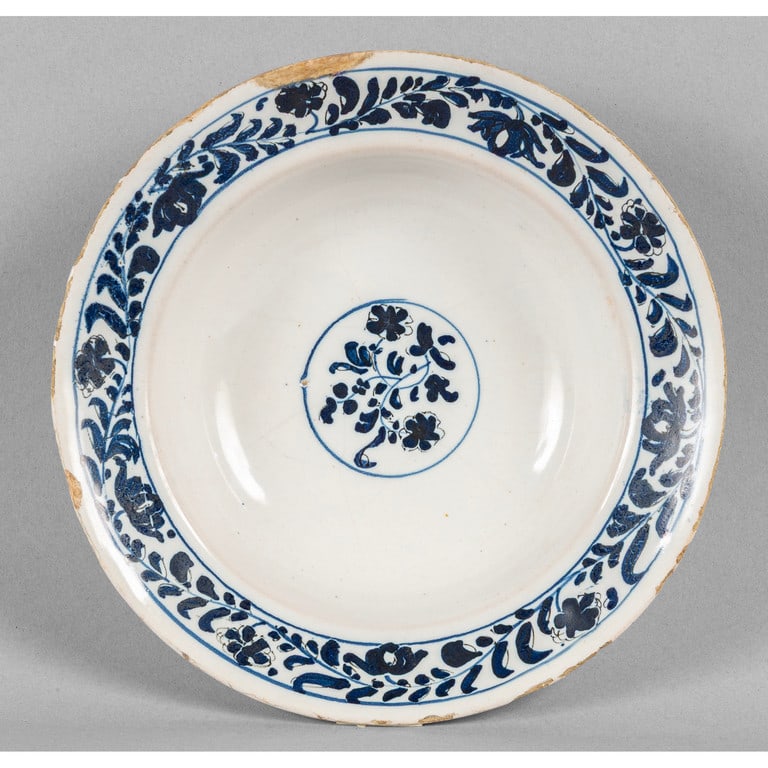 Coppa in ceramica decorata in bianco e blu a (1 of 1)