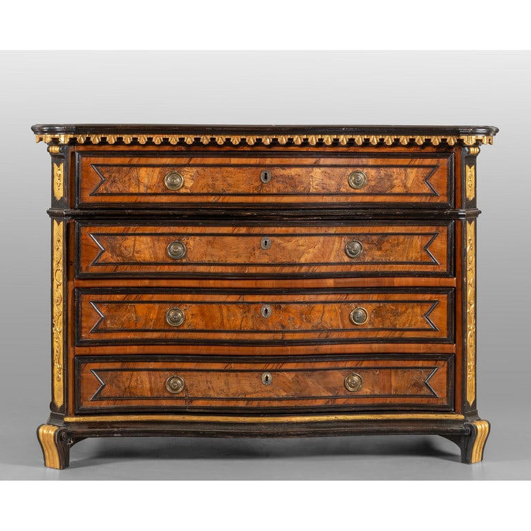 Canterano Luigi XIV lastronato in noce e radica (1 of 3)