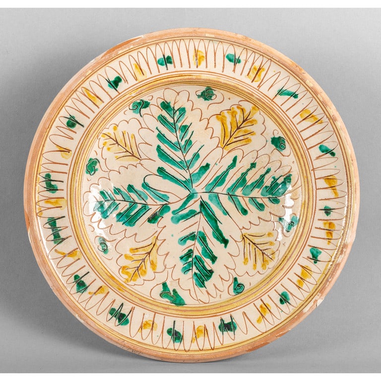 Piatto in maiolica policroma decorato con fiori,: Piatto in maiolica policroma decorato con fiori, Italia Centrale sec.XX diam.cm.30, difetti