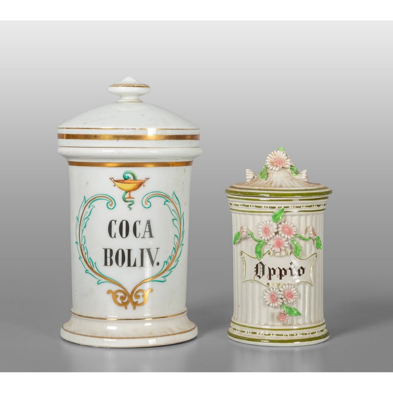 Due vasi in porcellana da droghiere h.cm.20 e: Due vasi in porcellana da droghiere h.cm.20 e 16