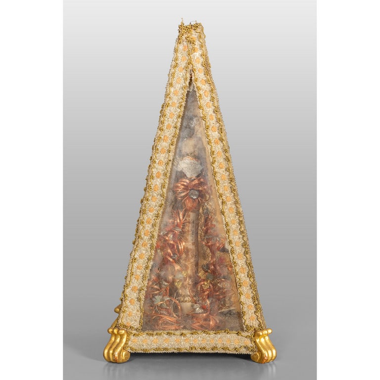 Reliquiario di forma piramidale con piedini in (1 of 1)
