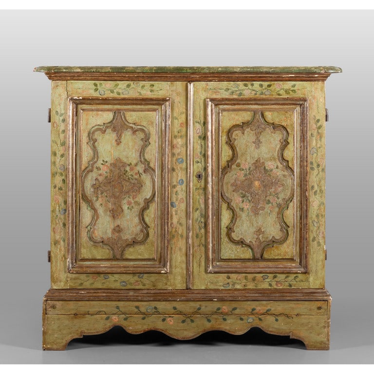 Mezzo armadio Luigi XIV in legno laccato in (1 of 3)