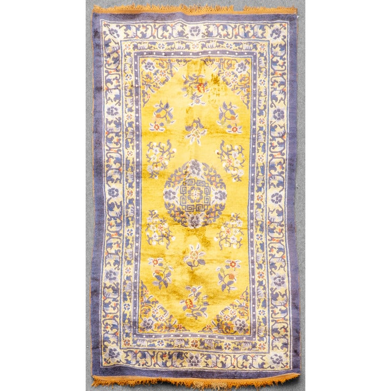 Tappeto cinese a fondo senape con bordure (1 of 2)