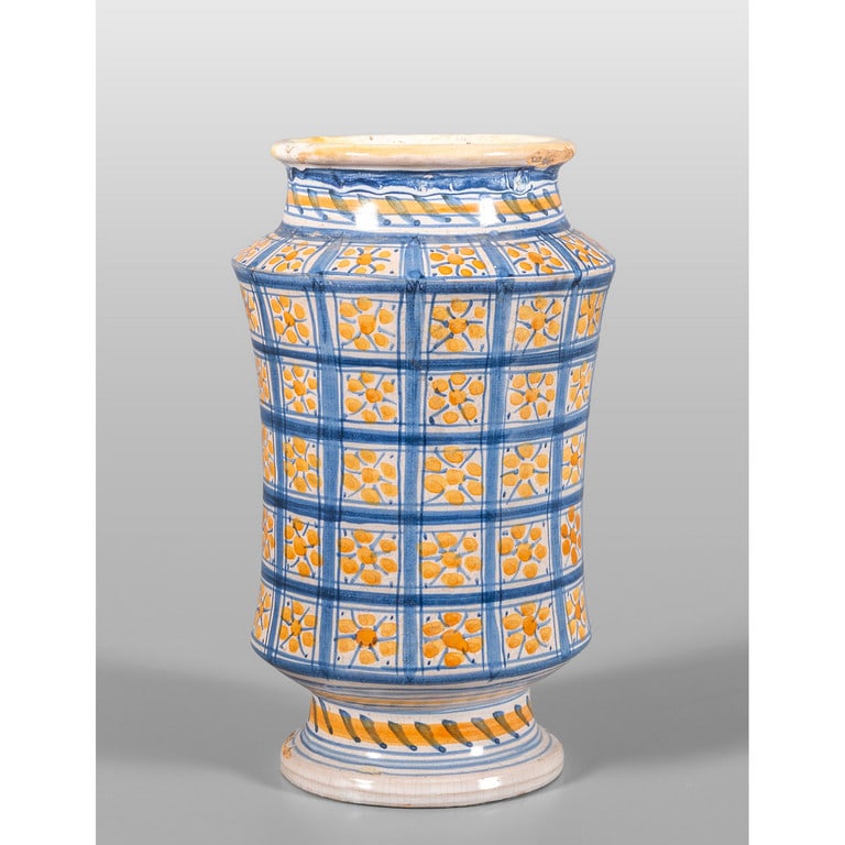 Albarello in maiolica policroma con decorazione a (1 of 1)