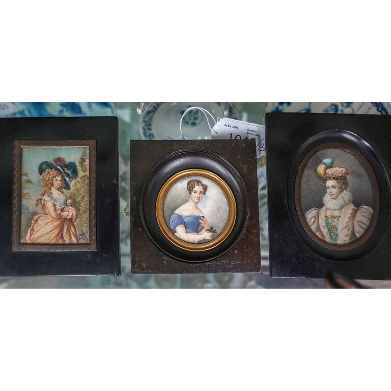 Tre miniature raffiguranti gentildonne di varie (1 of 1)