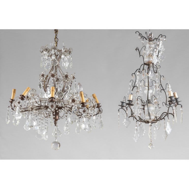 Coppia di lampadari in bronzo e cristalli, sec.XX: Coppia di lampadari in bronzo e cristalli, sec.XX