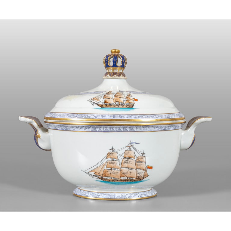 Zuppiera decorata con manici in porcellana in (1 of 1)