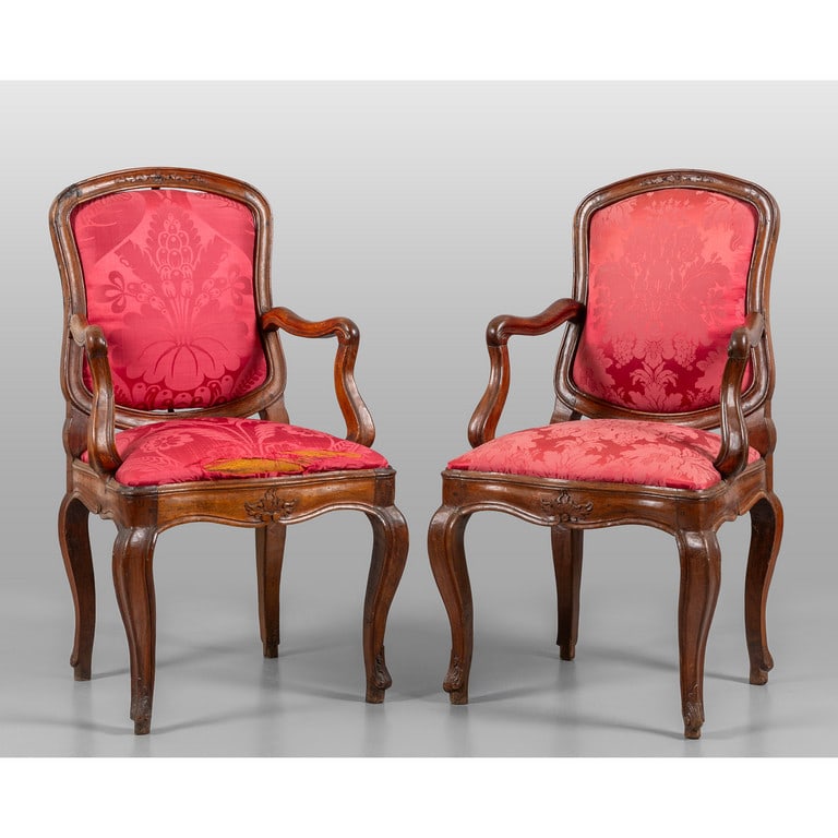 Coppia di poltrone Luigi XV in noce intagliato, (1 of 1)