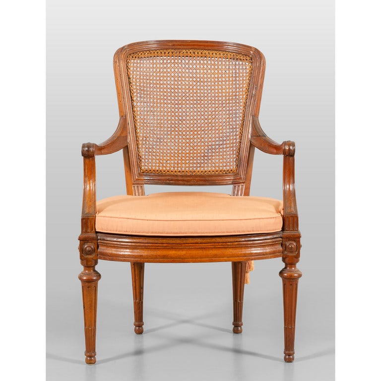 Poltrona Luigi XVI in noce, Genova sec.XVIII (1 of 2)