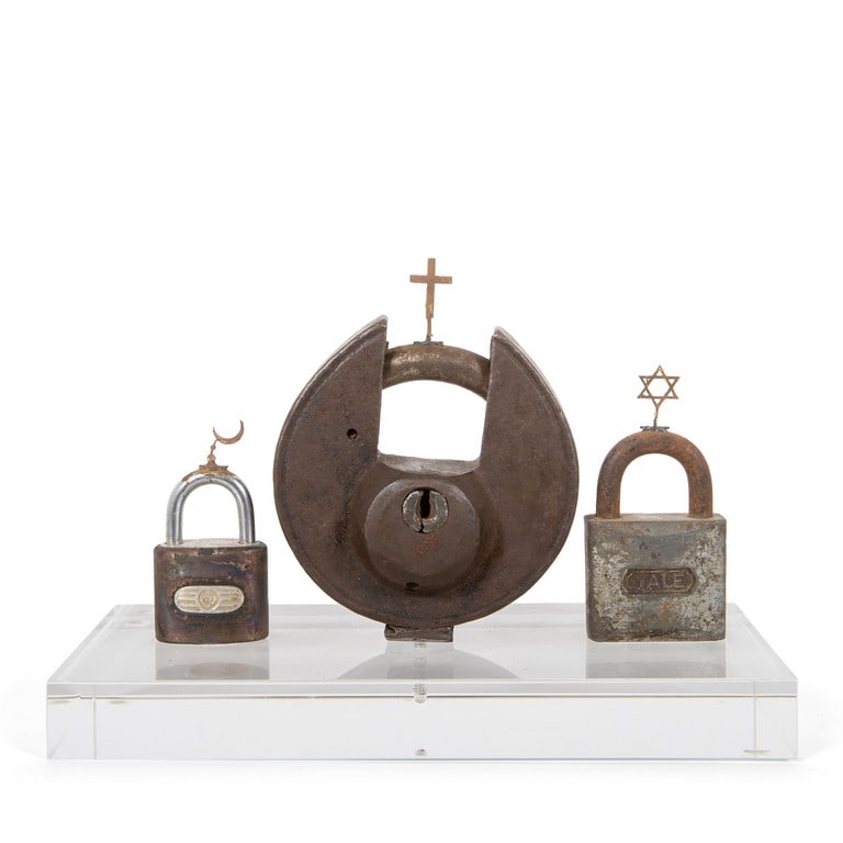 MOATAZ NASR (1961-) Skyline 2019 ferro,: MOATAZ NASR (1961-) Skyline 2019 ferro, rame e base in plexiglass cm 16x23x11 certificato di autenticità della Voice Gallery, Marrakech Skyline 2019 iron, copper and plexiglass base 6,29x9,05xin cert