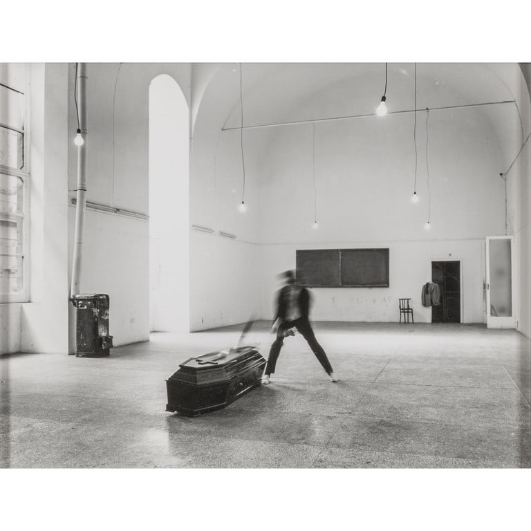 MIMMO JODICE (1934-2025) Senza: MIMMO JODICE (1934-2025) Senza titolo fotografia cm 24x30 timbro sul retro di Mimmo Jodice, Napoli Untitled photo 9,44x11,81 in on the reverse: stamp of Mimmo Jodice, Naples