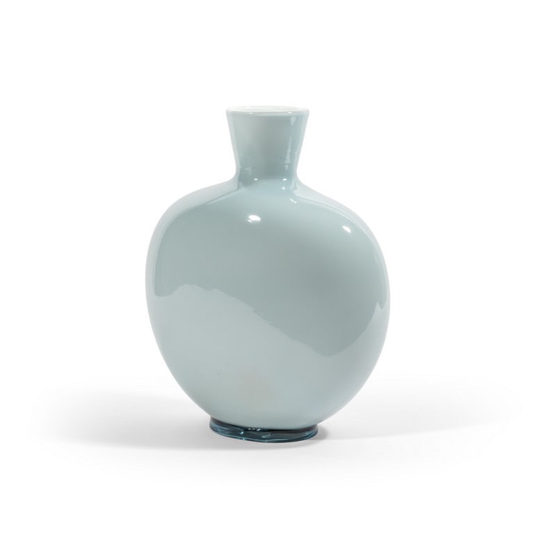 VENINI 1980 Un vaso incamiciato 'opalino' (1 of 2)